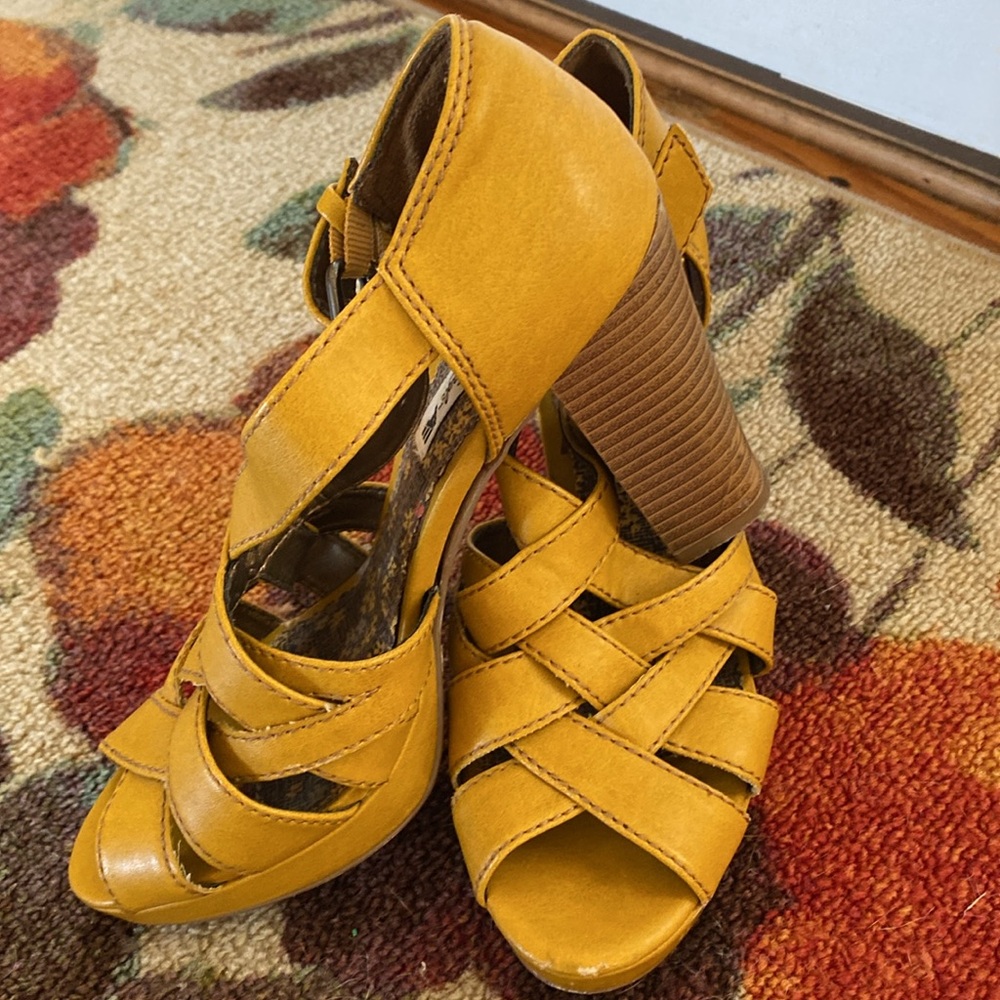 American eagle platform heels
